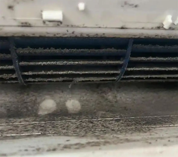 册亨空调吹的风有股烧焦味是怎么回事